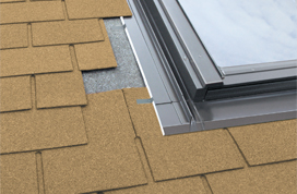 Flashings for thin, flat roof coverings